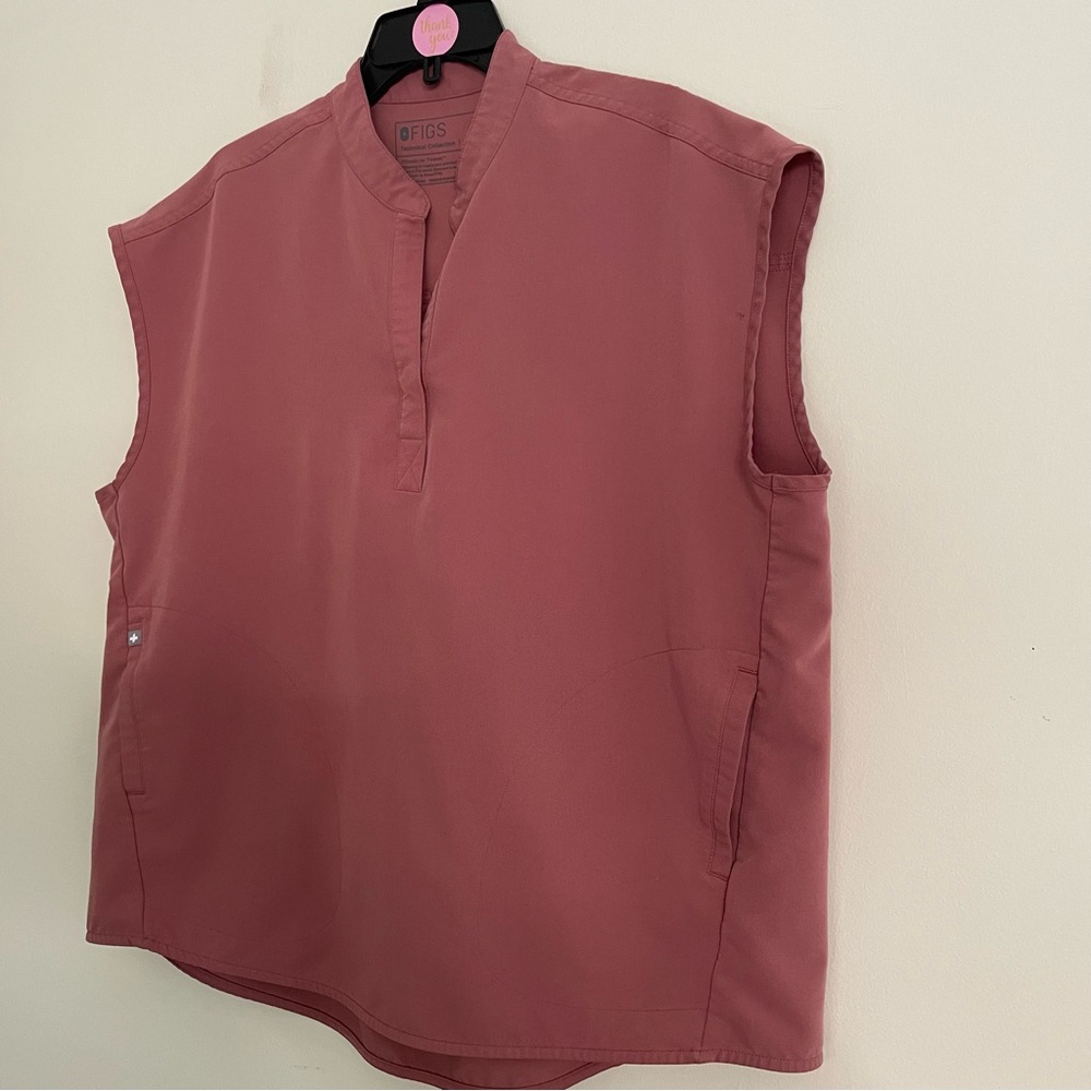 FIGS Sleeveless  Scrub Top in Dusty Rose ~ Size Large ~ Medical Staff